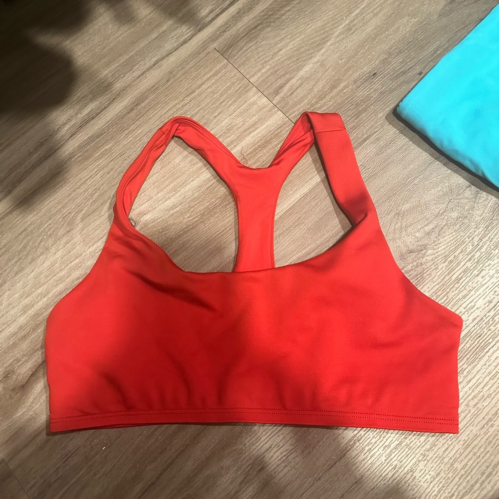 alo sports bra